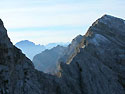 Monte Caserine: dalla cresta lungo la Via normale, sullo sfondo il Col 
		Nudo.