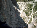 Sul VII tiro di corda: bella placca ben appigliata V/6a