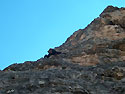 Sul VII tiro di corda: bella placca ben appigliata V/6a