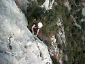 Sul penultimo tiro di corda: placca leggermente strapiombante 6b/6c